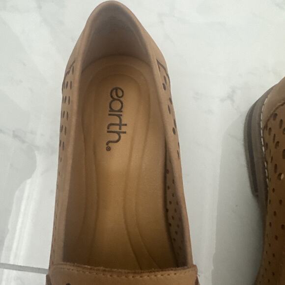 Earth Tan Brown 10 Perforated Leather Almond Toe Slip On Loafers - Picture 2 of 9